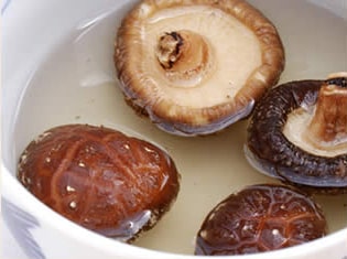 椎茸の水戻し